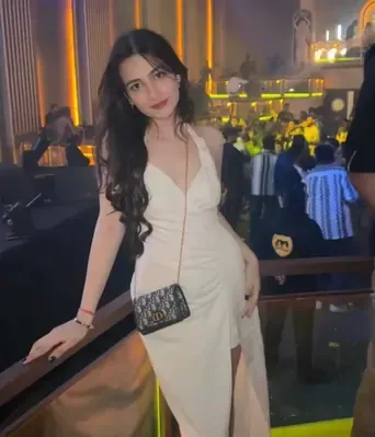 avantika Dubai girl